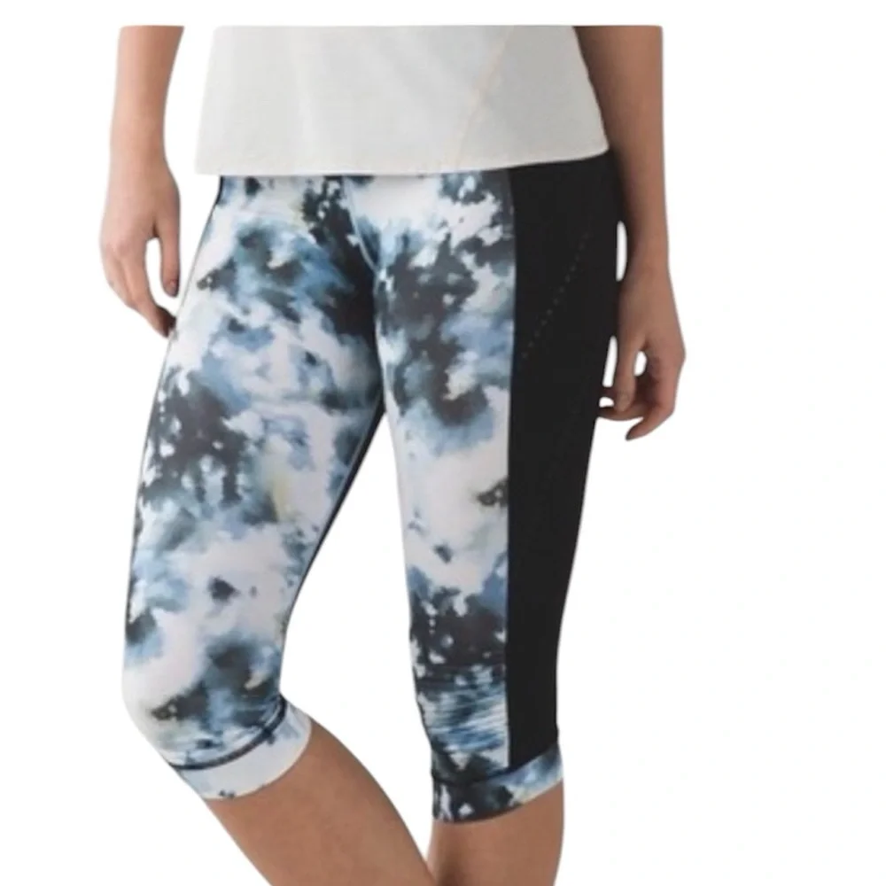 Lululemon Athletica Women’s Stop at Nothing Cropped Blue Tye dye Leggings size 6